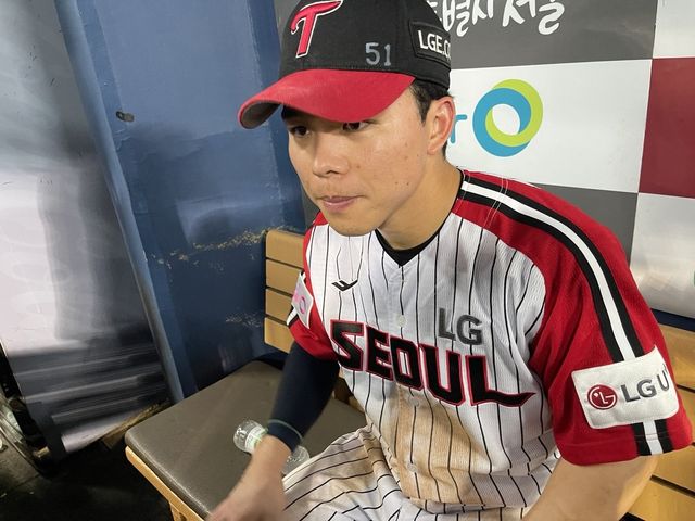 경기 후 인터뷰하는 문성주