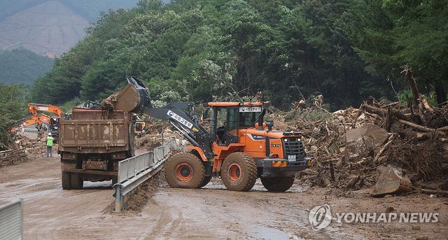 산청대로 도로 복구 작업
