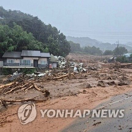 폭우·산사태에 파손된 산청 주택