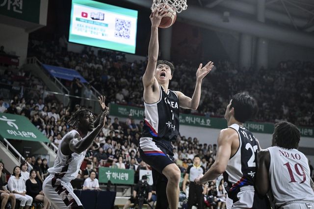 한국 이현중의 레이업