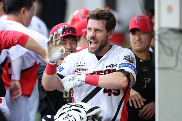 투런홈런을 날린 패트릭 위즈덤