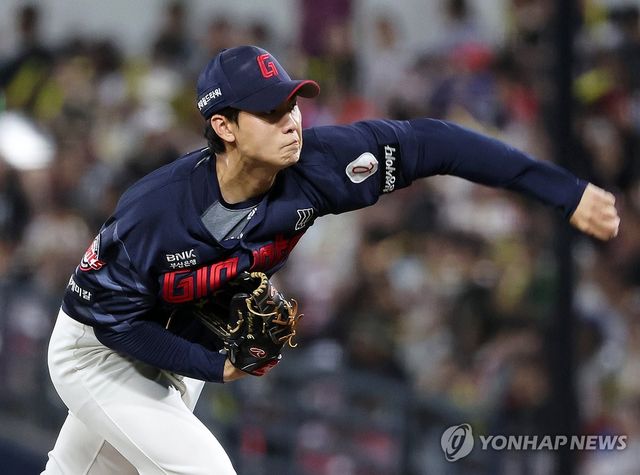 투구하는 홍민기