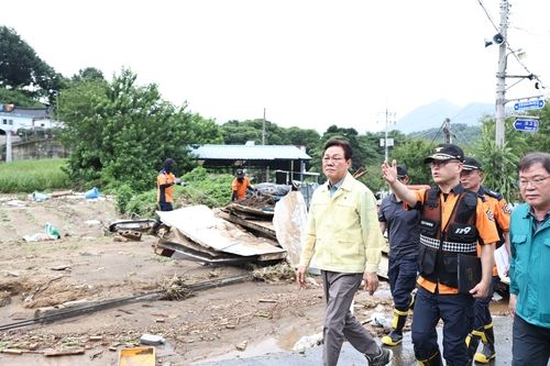 이틀째 산청 산사태 현장 찾은 박완수 경남지사