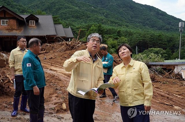 송미령 농식품부 장관(오른쪽)