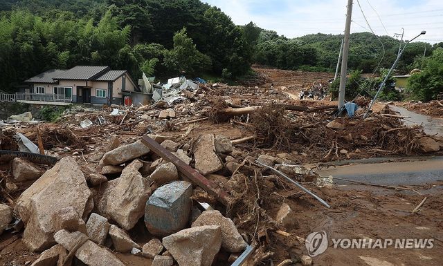 집중호우·산사태가 휩쓴 마을