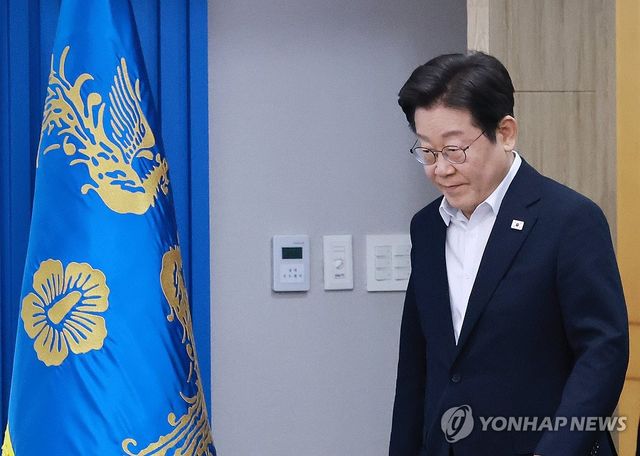 이재명 대통령, 4차 수석·보좌관 회의 참석