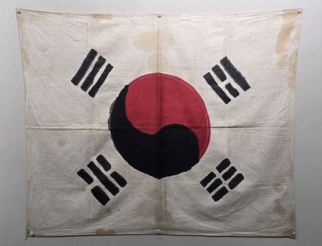 일장기 변형해 만든 태극기