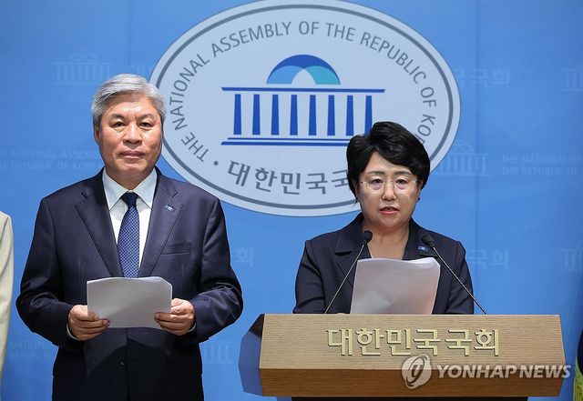 검찰 관련 특별법 발의하는 조국혁신당