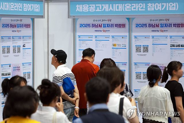 5월 취업자, 13개월만에 20만명대