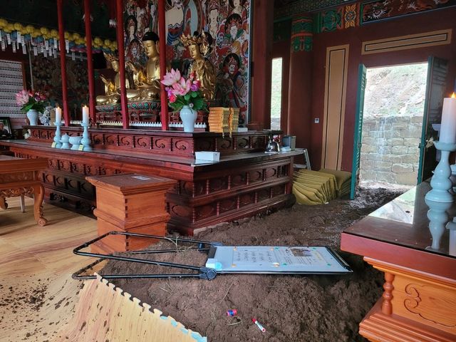 보물 '산청 율곡사 대웅전' 피해 모습 