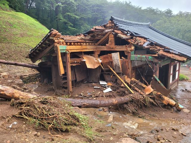 보물 '산청 율곡사 대웅전' 피해 모습 