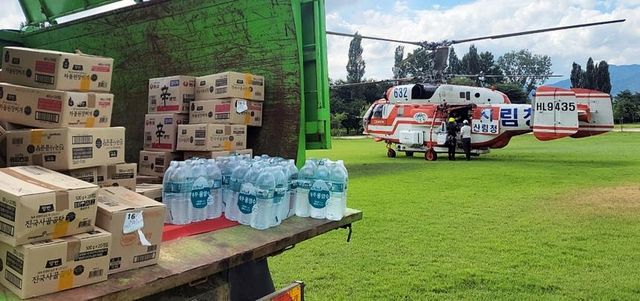 가평군, 헬기로 고립 지역 주민에 생필품 공급