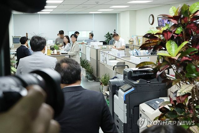 압수수색 받는 윤상현 의원실