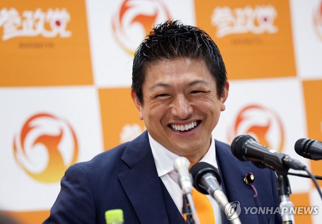 활짝 웃는 일본 참정당 대표