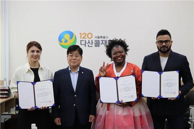 외국인 인플루언서 3인, 120다산콜 '서울생활 도우미' 위촉