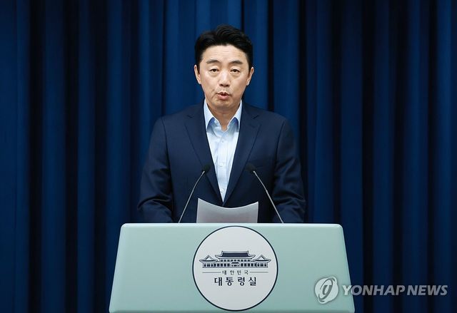 문체부-국토부 장관 인선 발표하는 강훈식 비서실장