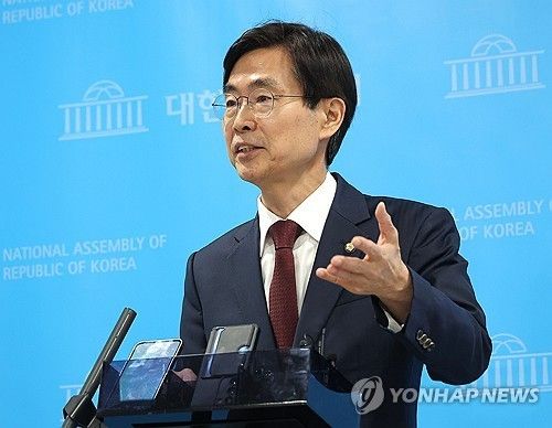 당 대선 후보 교체 규탄하는 조경태 의원