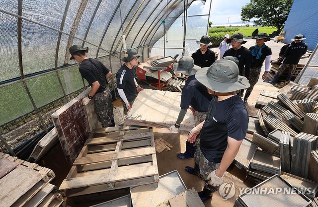 땀 흘리는 육군 장병