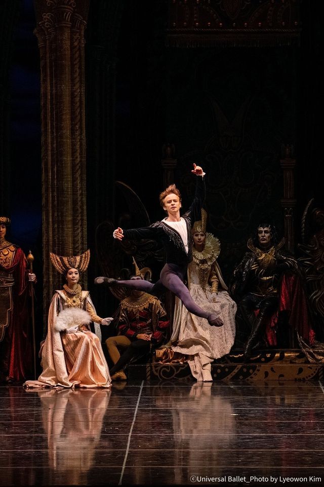 하늘을 나는 듯한 다닐 심킨의 점프 동작