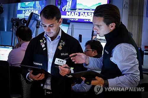 뉴욕 증권거래소의 트레이더