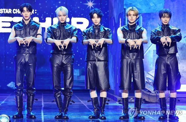 '컴백' 투모로우바이투게더 단체인사