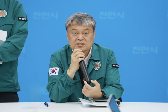 브리핑하는 최광복 건설안전교통국장