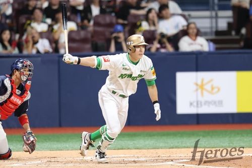 적시타 때리는 키움의 임지열