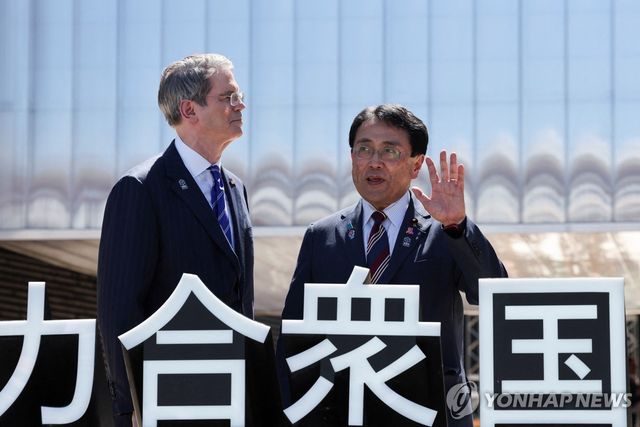 스콧 베선트 미 재무장관과 아카자와 료세이 일본 경제재생상