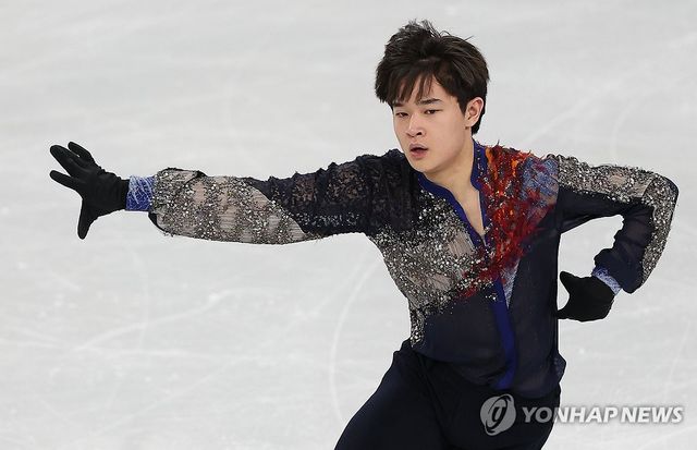 연기 펼치는 김현겸