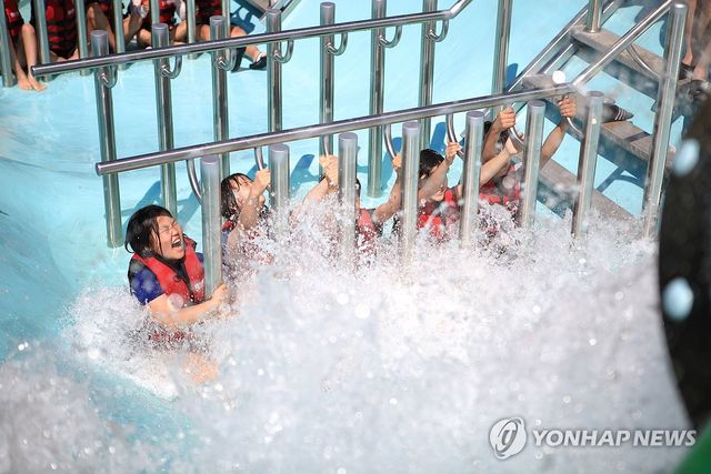 "물놀이하고 안전 교육도 받고"