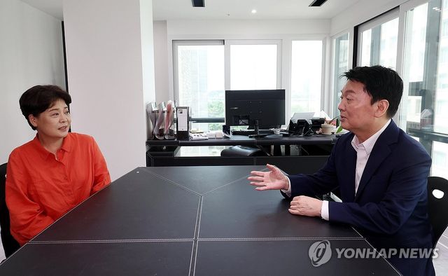 안철수 의원 만난 윤희숙 혁신위원장