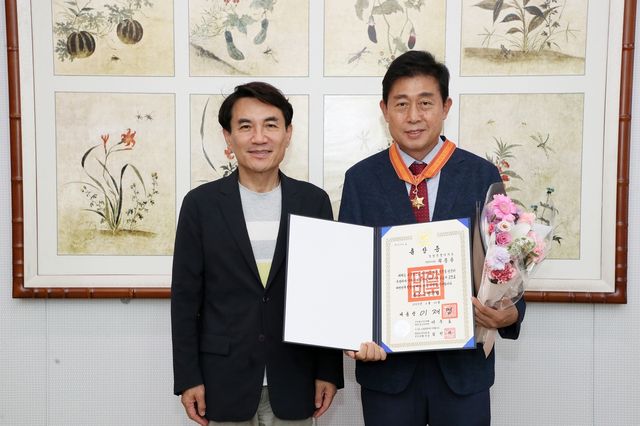 퇴임하는 최봉용 전 건설교통국장 