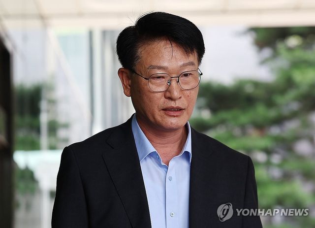 서울고검 향하는 이영팔 소방청 차장