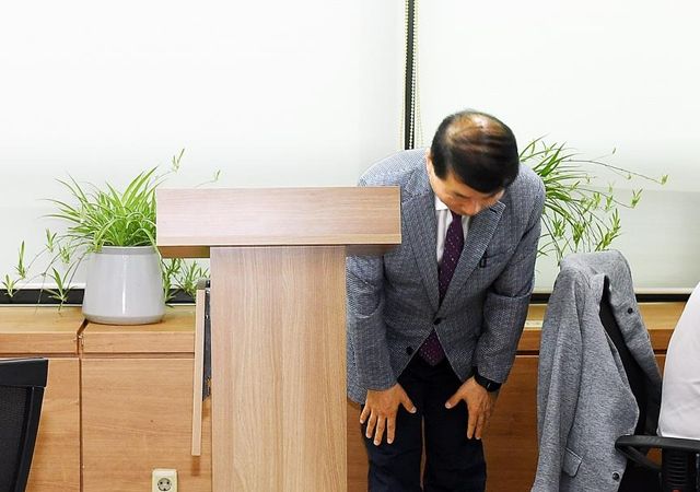 고개 숙인 경기 구리시장