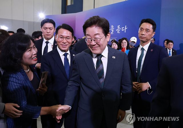 충청 간담회 마친 이재명 대통령