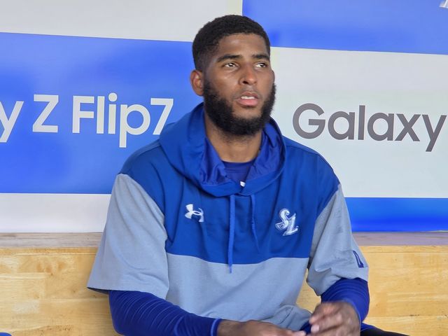 인터뷰하는 디아즈