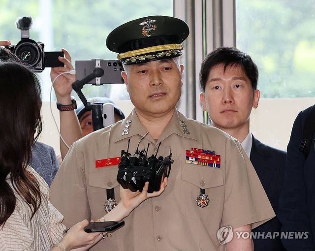 답변하는 박정훈 대령