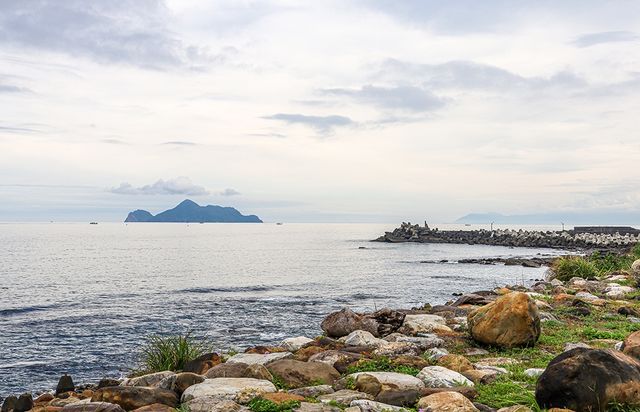 대만 북동부 이란현 앞바다 풍경. 멀리 거북 모양의 섬 구이산다오(龜山島)가 보인다. [사진/권혁창 기자]