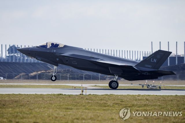 레이컨히스 공군기지에 주둔하는 미 공군 제48 전투비행단의 F-35A 라이트닝II 전투기