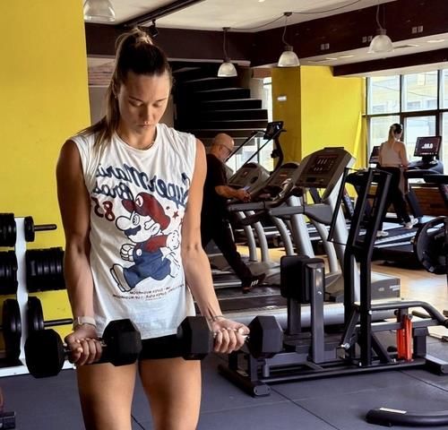 웨이트트레이닝 중인 흥국생명의 레베카