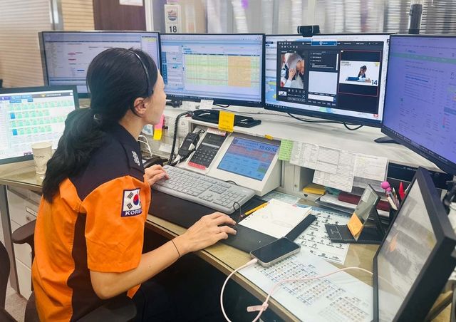 영상통화로 CPR 교육하는 최진주 소방교