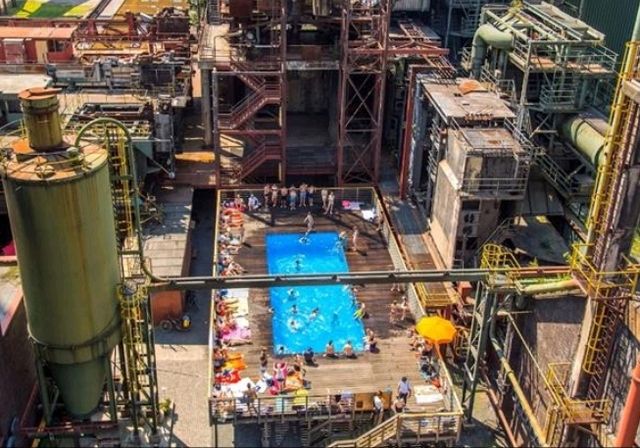 에센 졸페라인 광산 수영장