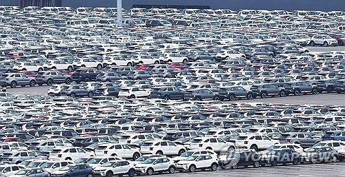 수출 대기 중인 자동차 