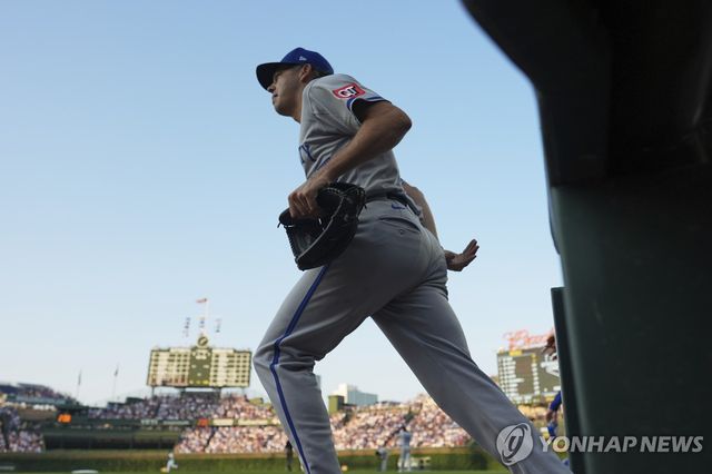 마운드를 향해 걸어가는 힐