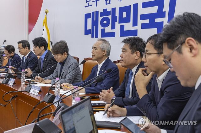 정치검찰 '조작기소대응TF' 2차 회의에서 발언하는 한준호