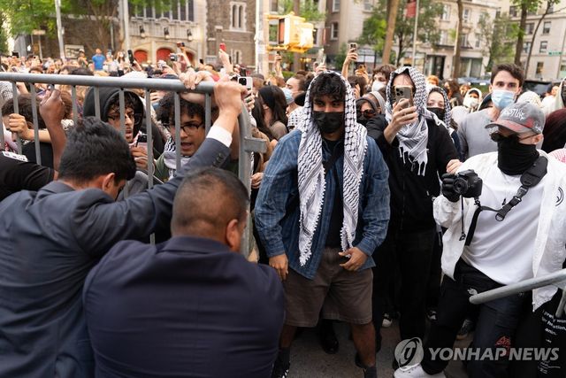 지난 5월 7일 미국 뉴욕 컬럼비아대 캠퍼스에서 열린 친팔레인스타인 시위 현장.[UPI=연합뉴스. 재판매 및 DB 금지]