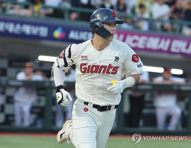 추격의 1타점 안타 치는 고승민