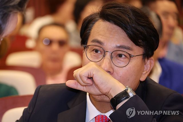 토론회 참석한 윤상현 의원