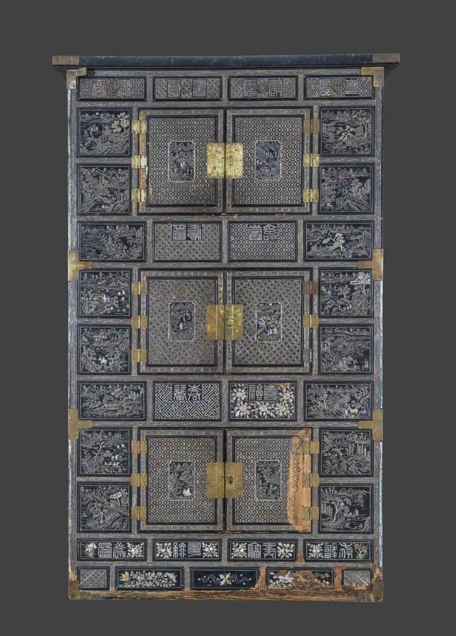 '나전산수무늬삼층장'