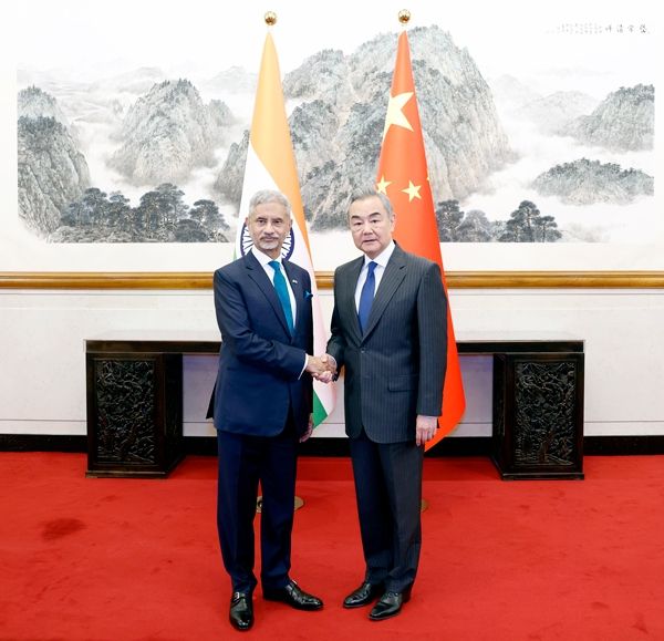 지난 14일 베이징에서 만난 인도-중국 외교장관